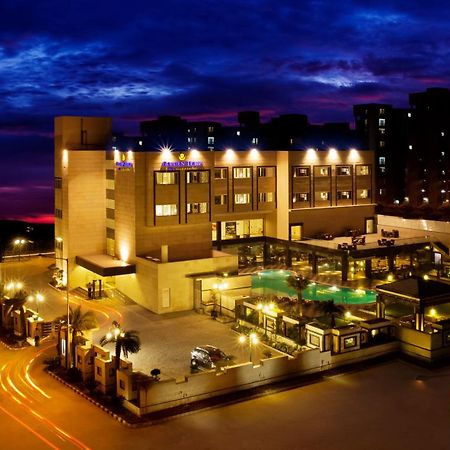 Готель Golden Tulip Bhiwadi Екстер'єр фото