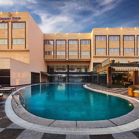 Готель Golden Tulip Bhiwadi Екстер'єр фото