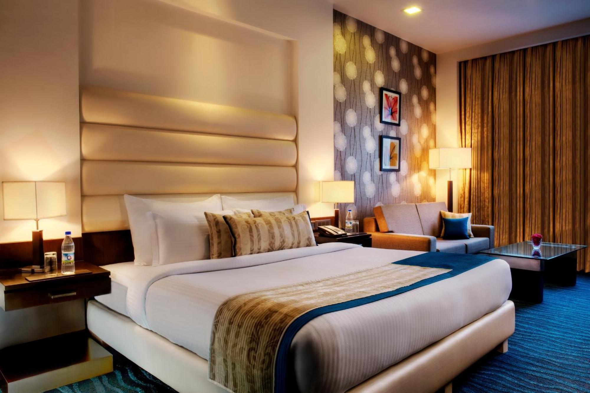 Готель Golden Tulip Bhiwadi Екстер'єр фото