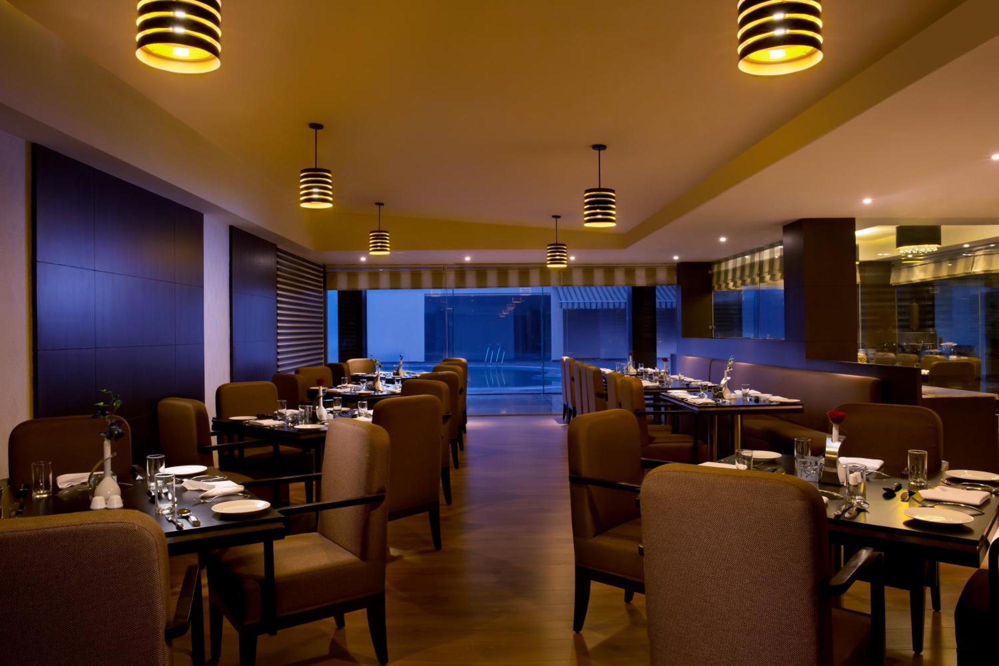 Готель Golden Tulip Bhiwadi Екстер'єр фото