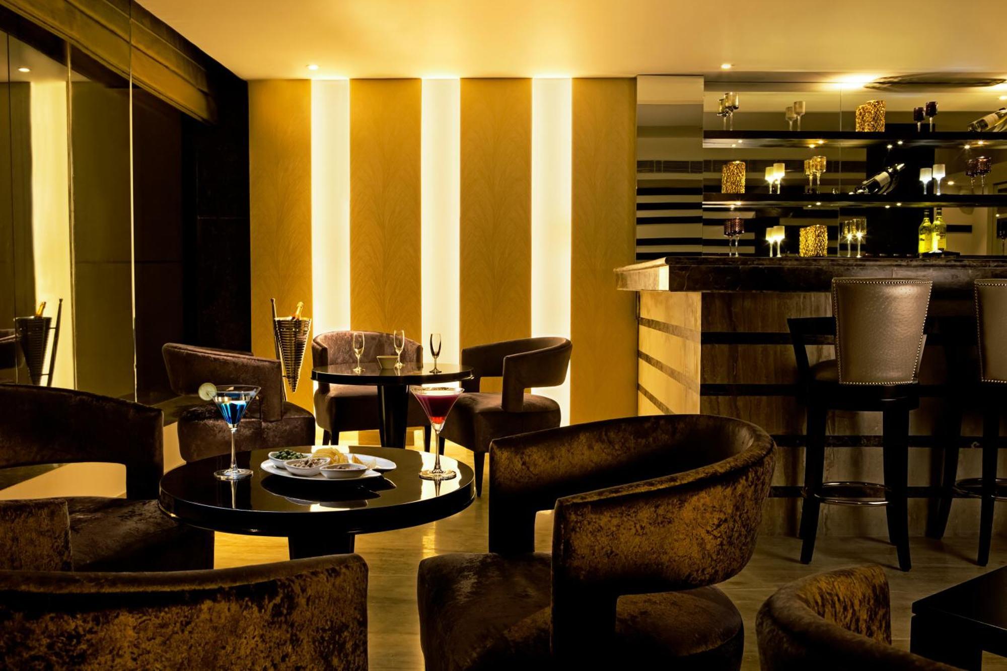 Готель Golden Tulip Bhiwadi Екстер'єр фото