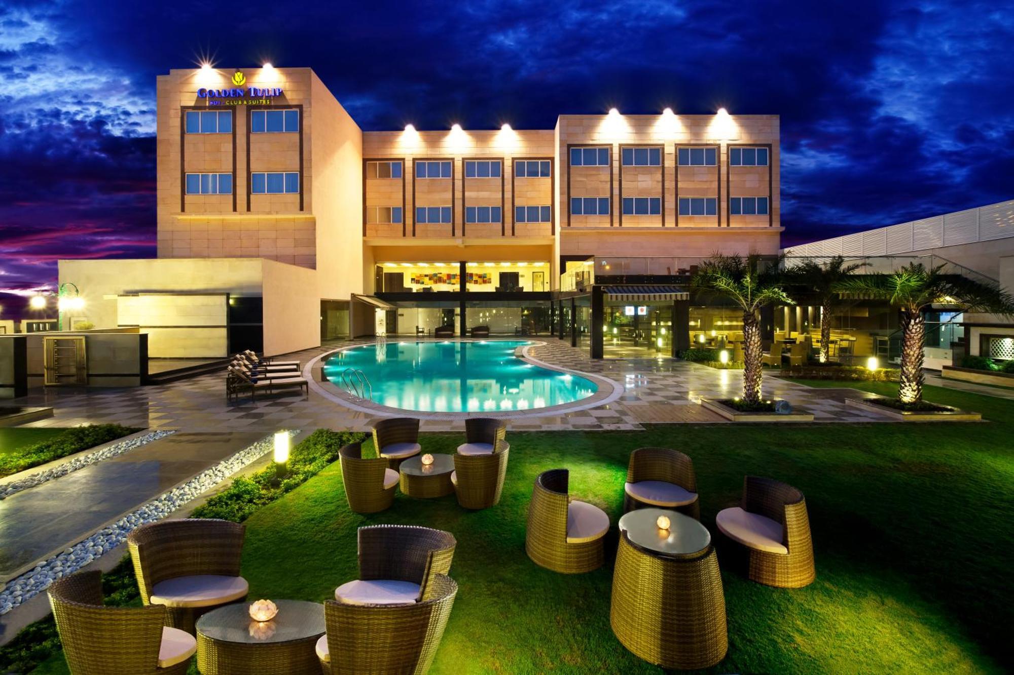 Готель Golden Tulip Bhiwadi Екстер'єр фото