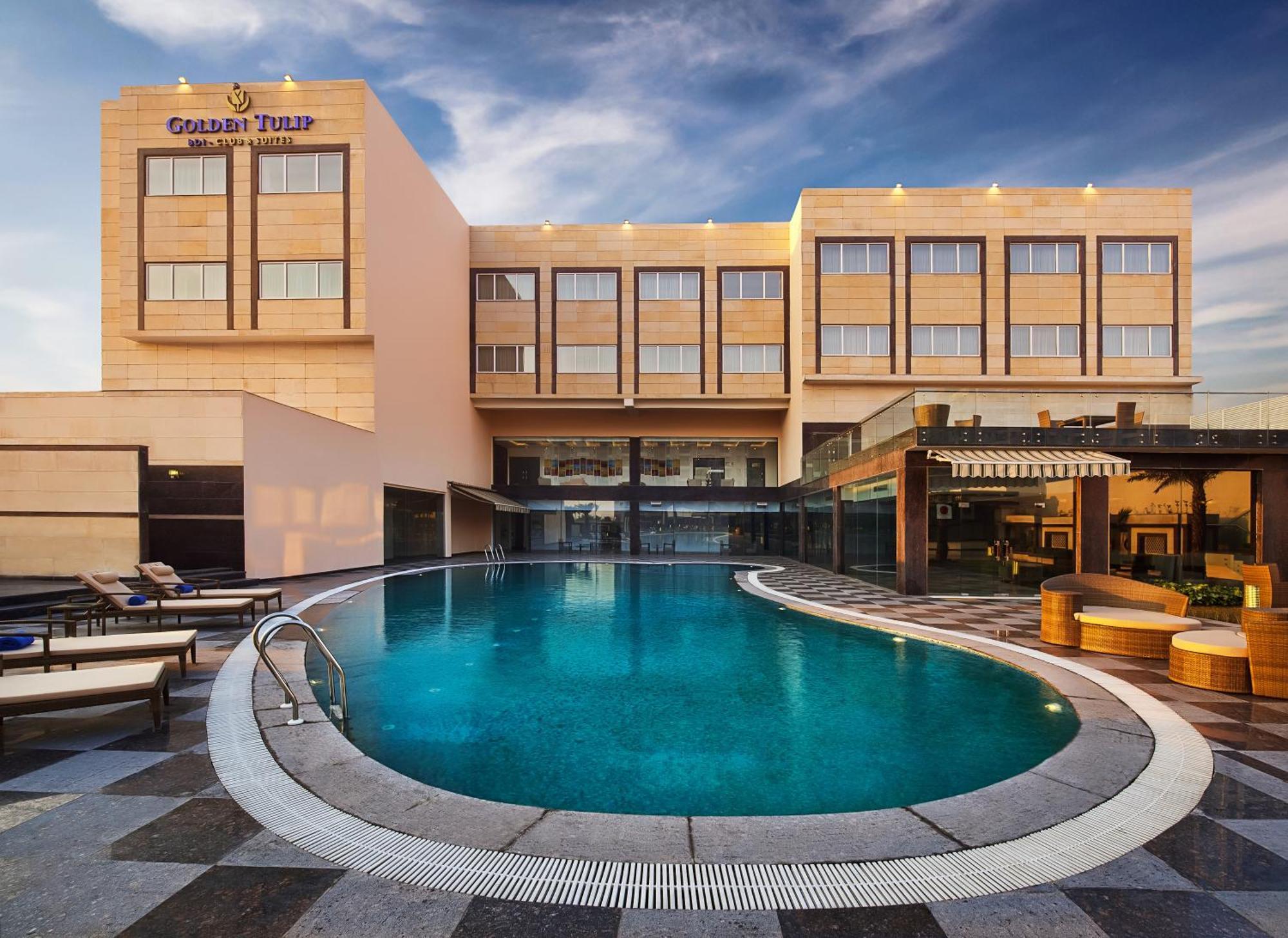 Готель Golden Tulip Bhiwadi Екстер'єр фото