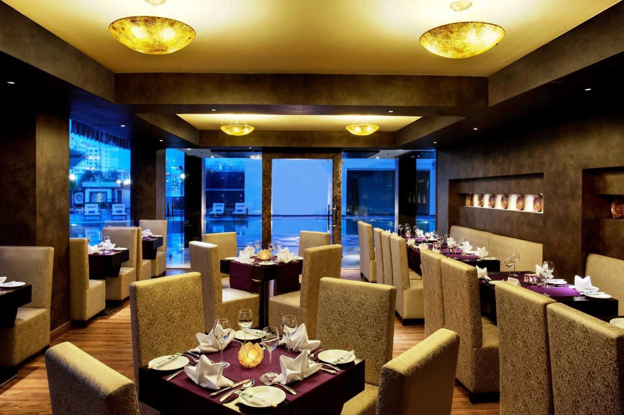 Готель Golden Tulip Bhiwadi Екстер'єр фото