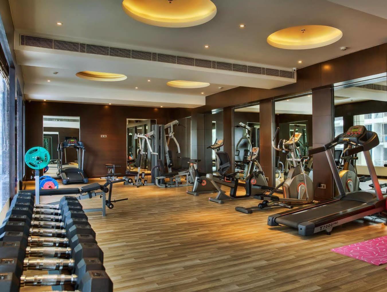 Готель Golden Tulip Bhiwadi Екстер'єр фото