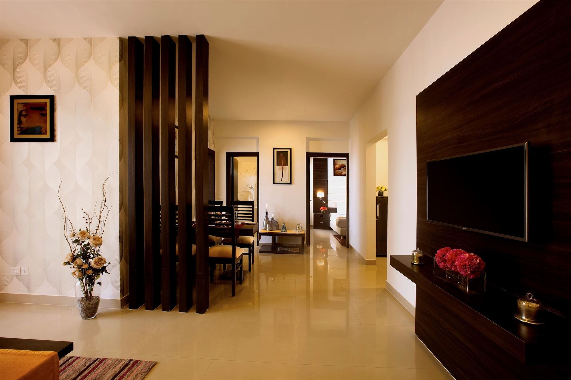 Готель Golden Tulip Bhiwadi Екстер'єр фото