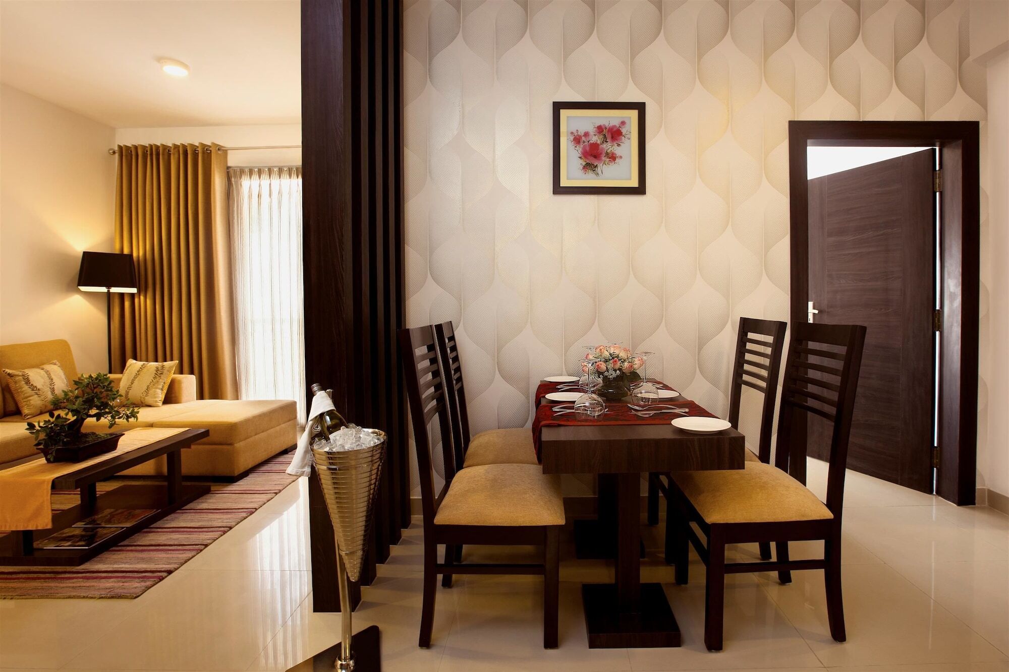 Готель Golden Tulip Bhiwadi Екстер'єр фото