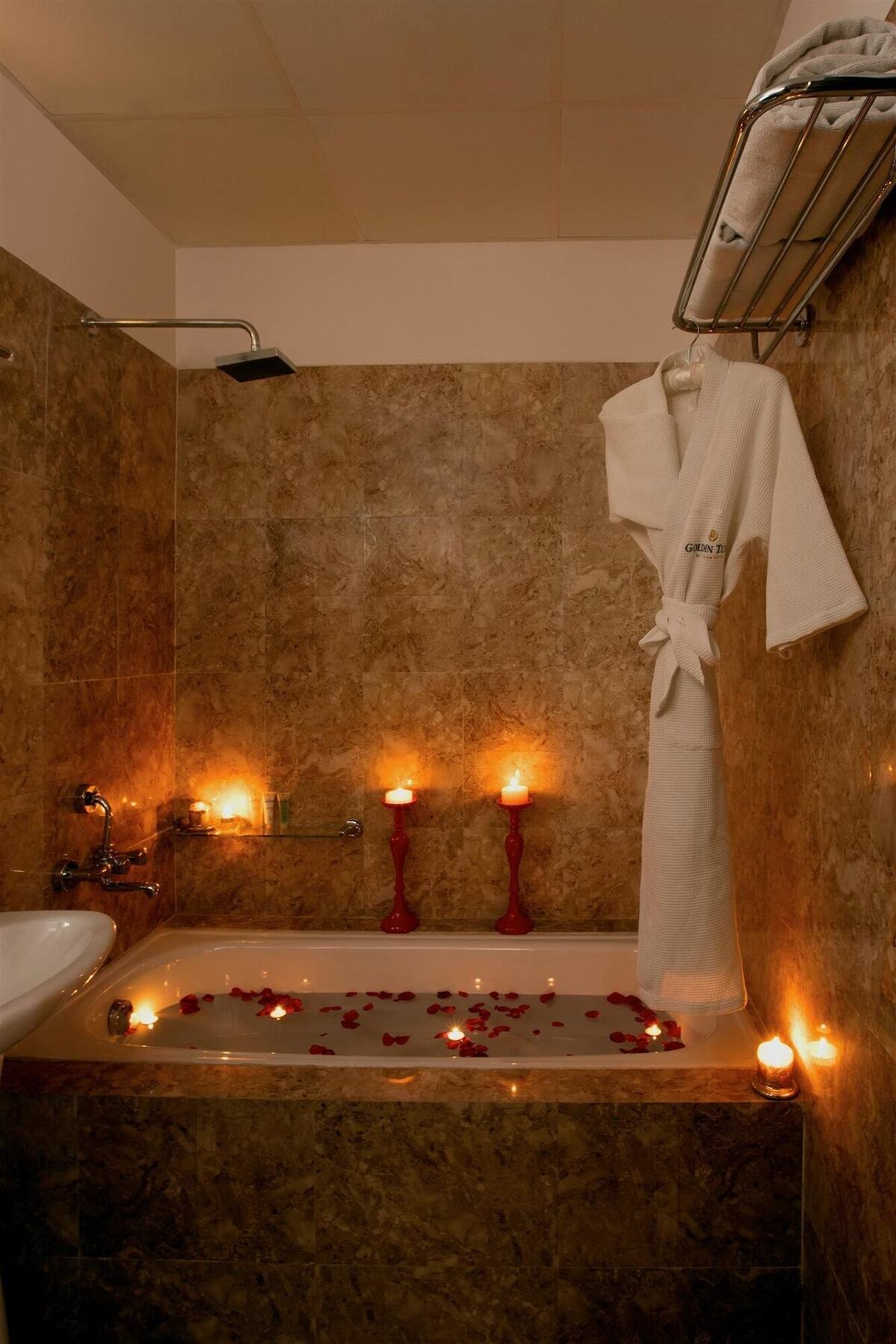 Готель Golden Tulip Bhiwadi Екстер'єр фото